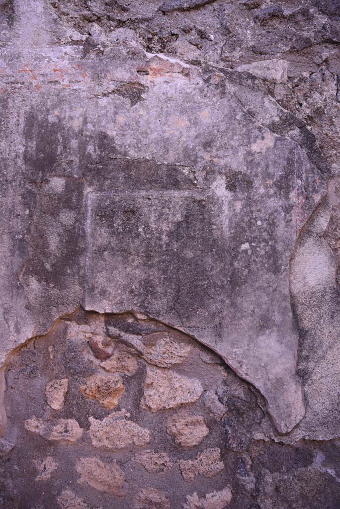 I.4.25 Pompeii. October 2019. Room 60, remains of central wall painting on south wall.
Foto Tobias Busen, ERC Grant 681269 DÉCOR.