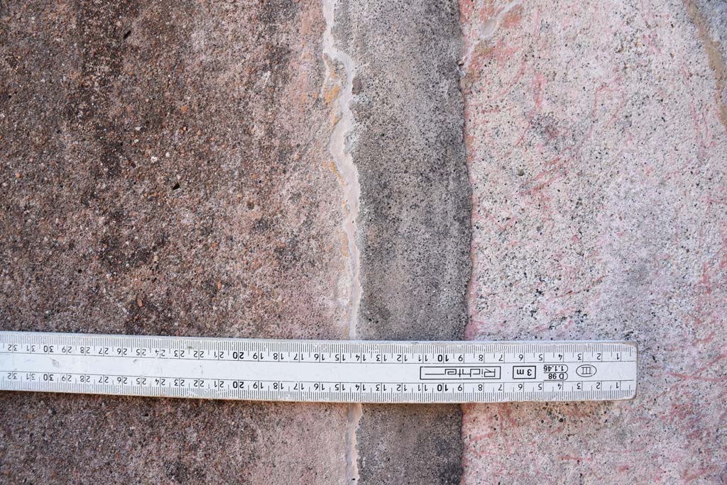 I.4.25 Pompeii. September 2020. Room 58, detail from east wall in south-east corner.
Foto Tobias Busen, ERC Grant 681269 DÉCOR.