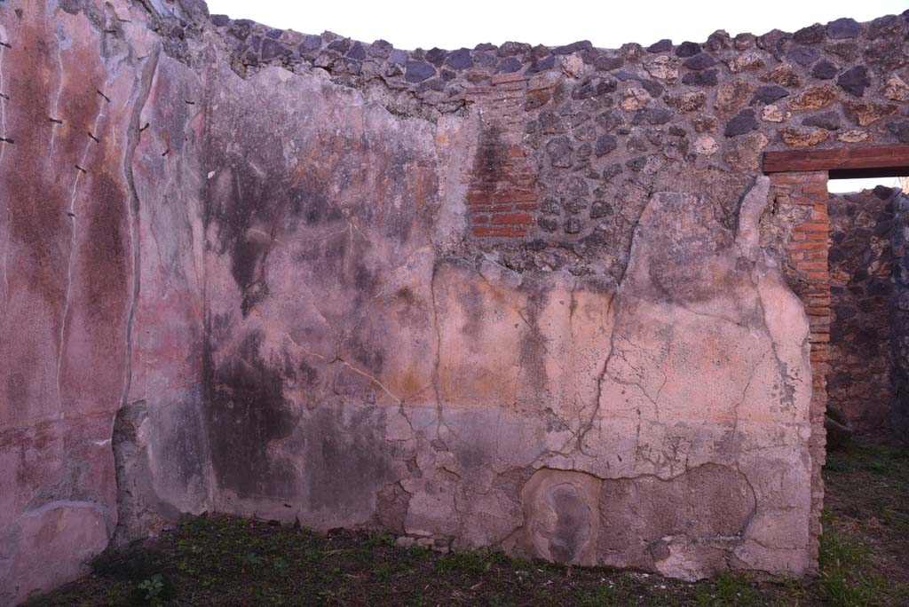 I.4.25 Pompeii. October 2019. Room 58, looking towards south-east corner and south wall of large room.
Foto Tobias Busen, ERC Grant 681269 DÉCOR.