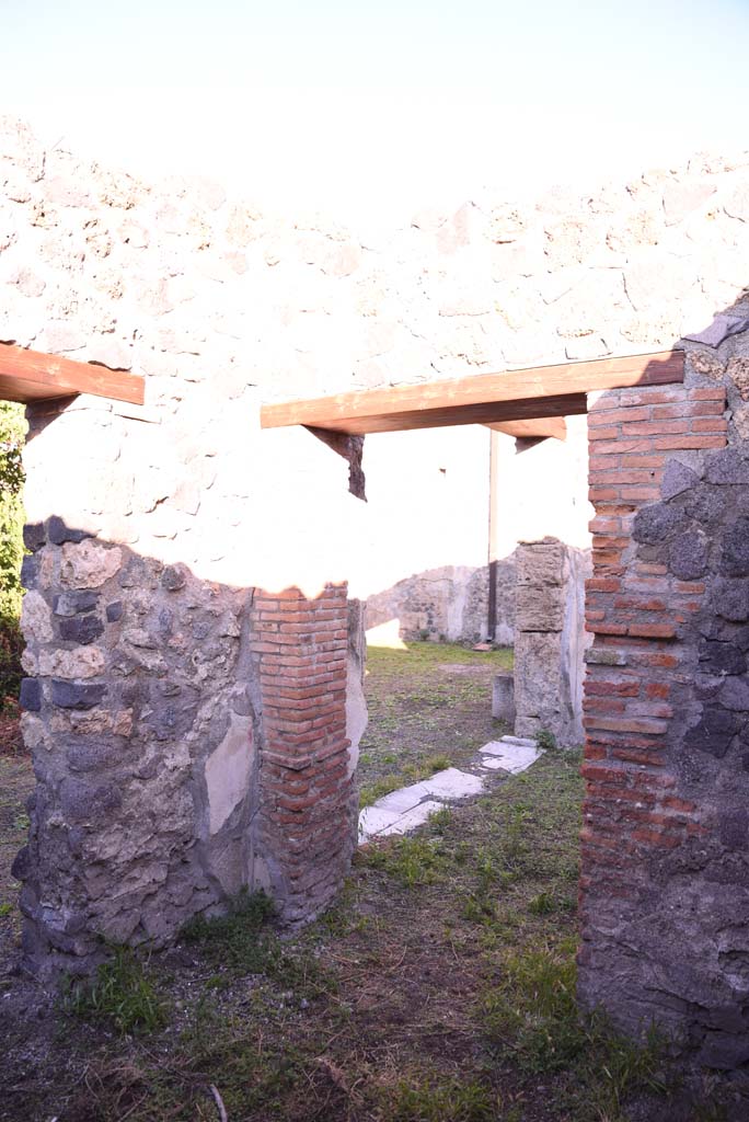 I.4.25 Pompeii. October 2019.
Room 59, north-west corner with doorway from east portico, on left, and into room 58, on right.
Foto Tobias Busen, ERC Grant 681269 DÉCOR.