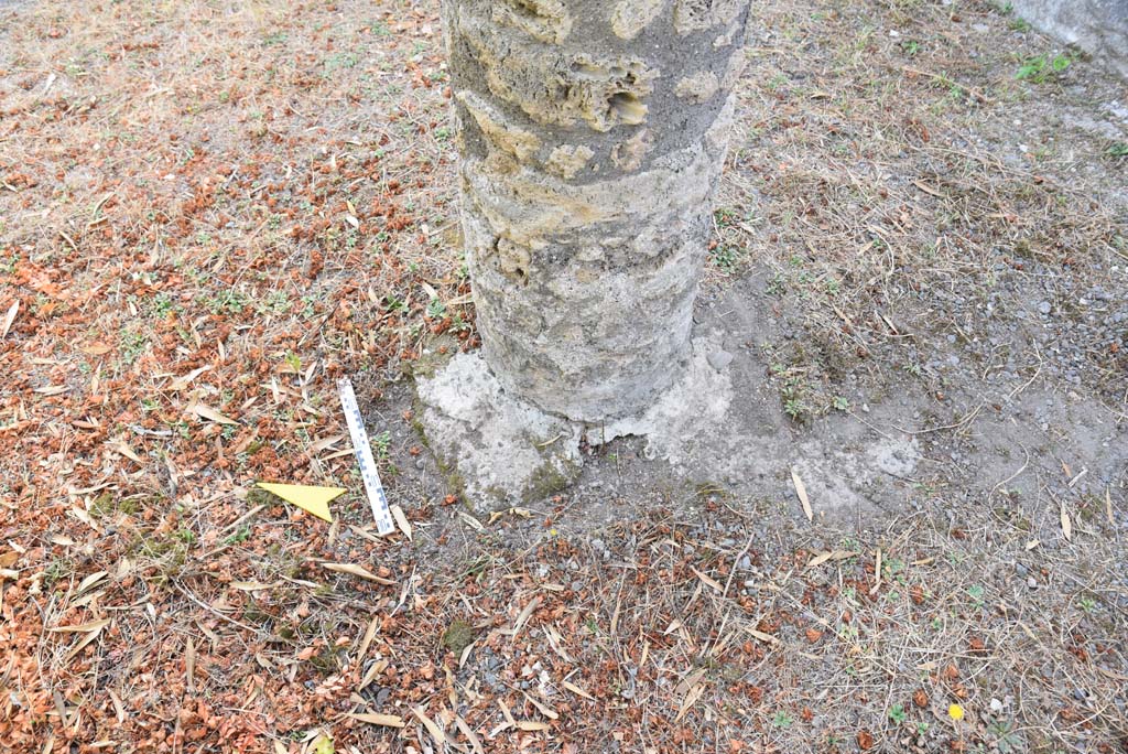 I.4.25 Pompeii. September 2020. Upper Peristyle 56, detail of column and base.
Foto Tobias Busen, ERC Grant 681269 DÉCOR