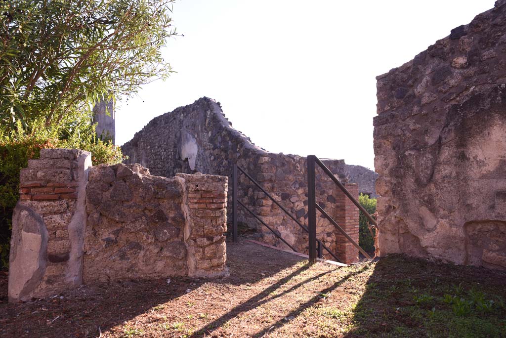 I.4.25 Pompeii. October 2019. Upper peristyle 56, looking east along south portico, from west end in south-west corner.
Foto Tobias Busen, ERC Grant 681269 DÉCOR