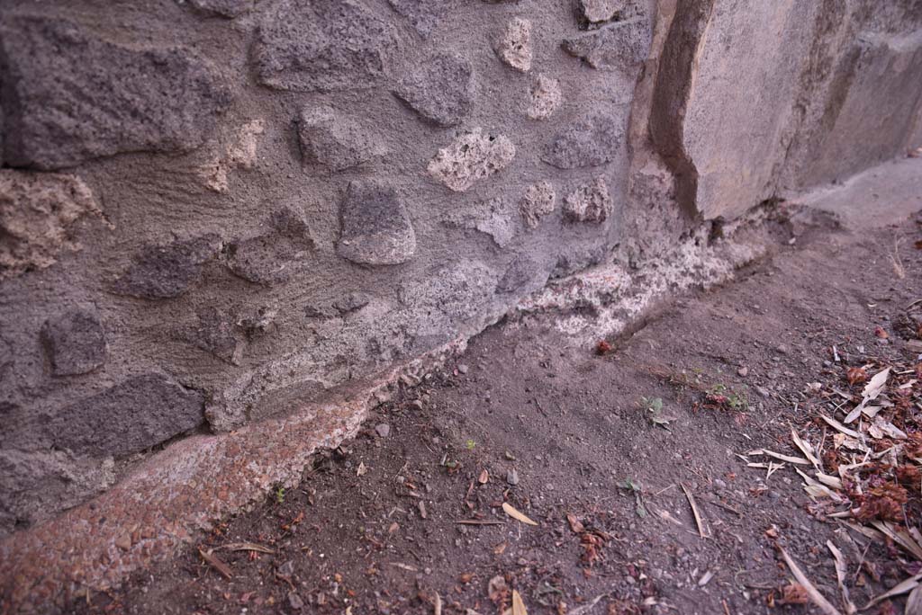 I.4.25 Pompeii. September 2020. Upper Peristyle 56, looking east along south wall in north-west corner.
Foto Tobias Busen, ERC Grant 681269 DÉCOR.