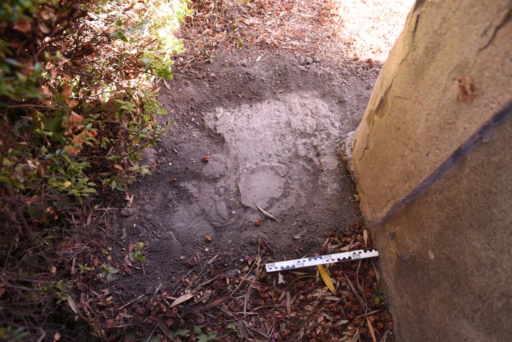 I.4.25 Pompeii. September 2020. Upper Peristyle 56, looking south to pilaster at end of wall in north-west corner.
Foto Tobias Busen, ERC Grant 681269 DÉCOR.