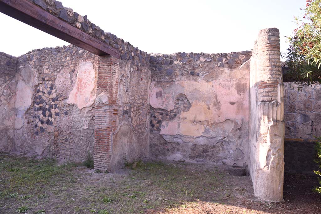 I.4.25 Pompeii. October 2019. Upper peristyle 56, looking north from vestibule, towards doorway to room 57, on left.
Foto Tobias Busen, ERC Grant 681269 DÉCOR