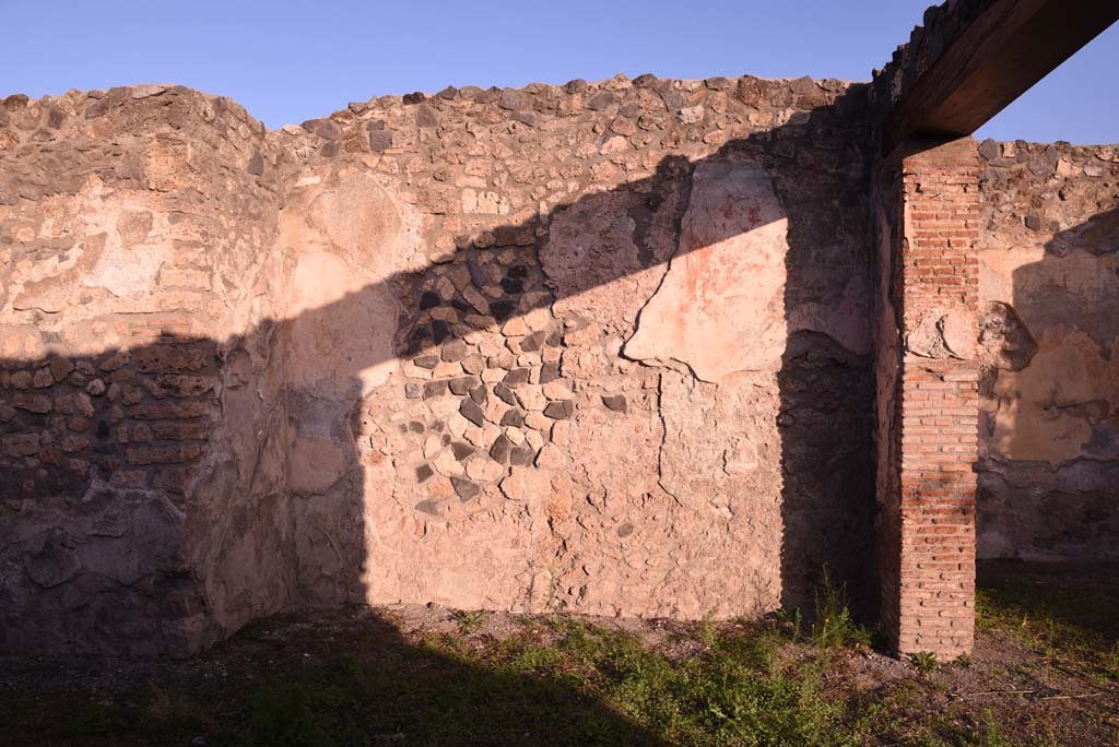 I.4.25 Pompeii. October 2019. Room 57, north wall at east end.
Foto Tobias Busen, ERC Grant 681269 DÉCOR.
