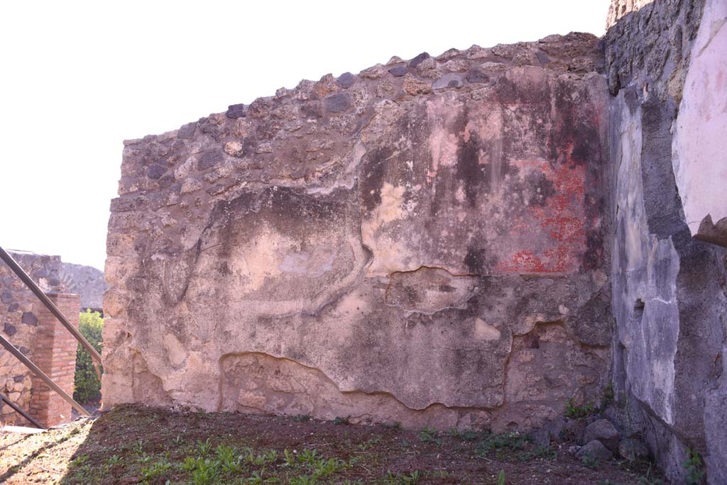 I.4.25 Pompeii. October 2019. Upper peristyle 56, looking towards south wall in south-west corner, with steps to middle peristyle, on left.
Foto Tobias Busen, ERC Grant 681269 DÉCOR