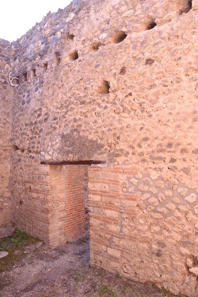 I.4.26 Pompeii. October 2019. 
Looking south along west wall of drying room, with doorway into shop-room.
Foto Tobias Busen, ERC Grant 681269 D�COR.

