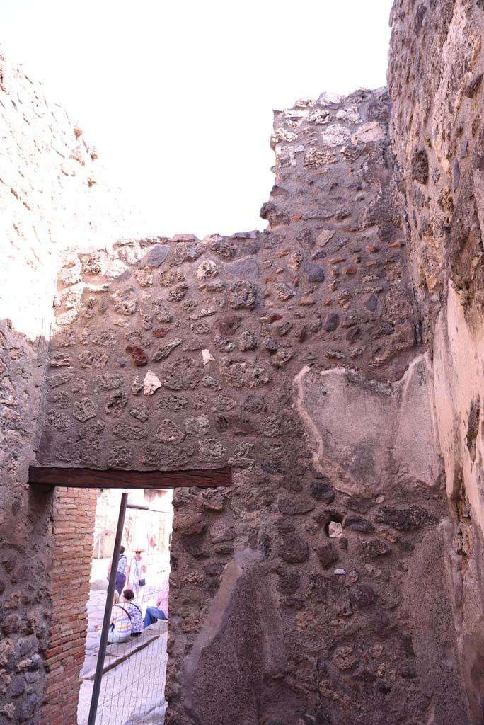I.4.26 Pompeii. October 2019. Upper east wall.
Foto Tobias Busen, ERC Grant 681269 D�COR.
