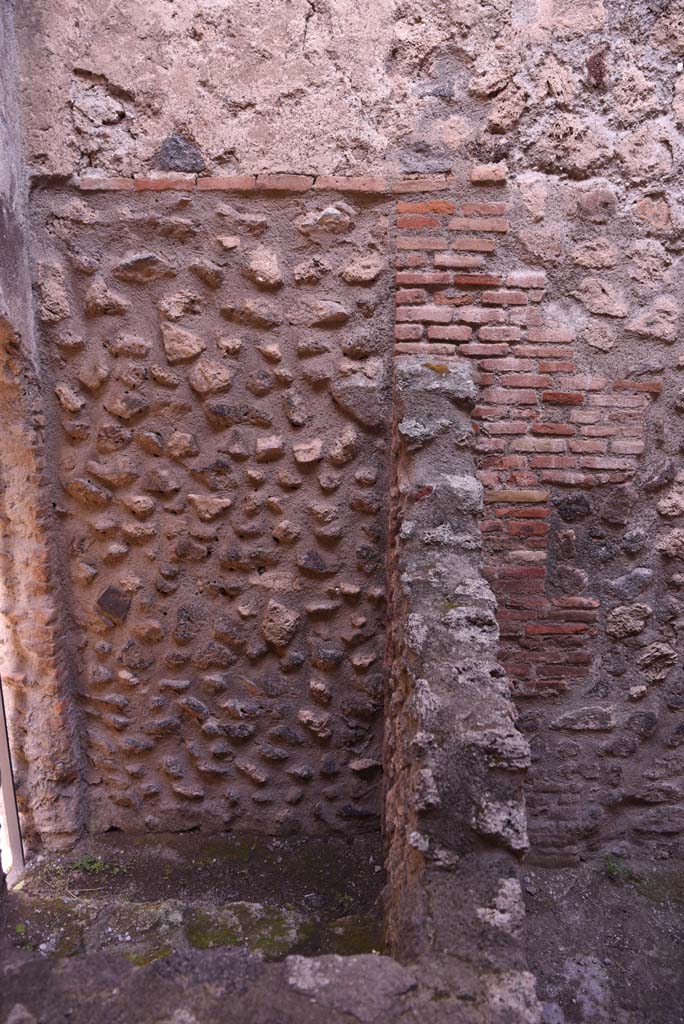 I.4.26 Pompeii. October 2019. 
North wall of small room, with blocked doorway to steps, on west side of I.4.25.
Foto Tobias Busen, ERC Grant 681269 D�COR.
