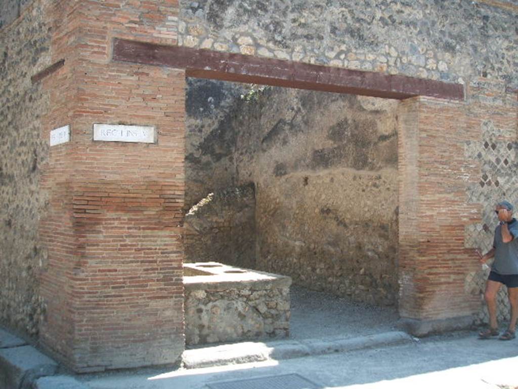 I.4.27 Pompeii. May 2005. Entrance on Via dell�Abbondanza.
Somewhere in this tavern Sogliano described a painting of gladiators:
�Coppia di gladiatori combattenti l�un contro l�altro; sono armati di elmo cristato, di grand escudo rettangolare, di gambali e di gladio impugnato�
See Sogliano, A., 1879. Le pitture murali campane scoverte negli anni 1867-79. Napoli. (p.138, no 667)
Jacobelli says no trace of this fresco remains visible today.  
She described �Pair of gladiators in combat: they are armed with crested helmets, large, rectangular shields, leggings and swords.�  
See Jacobelli, L., 2003. Gladiators at Pompeii. Rome: L�Erma di Bretschneider. (p.73).
 
