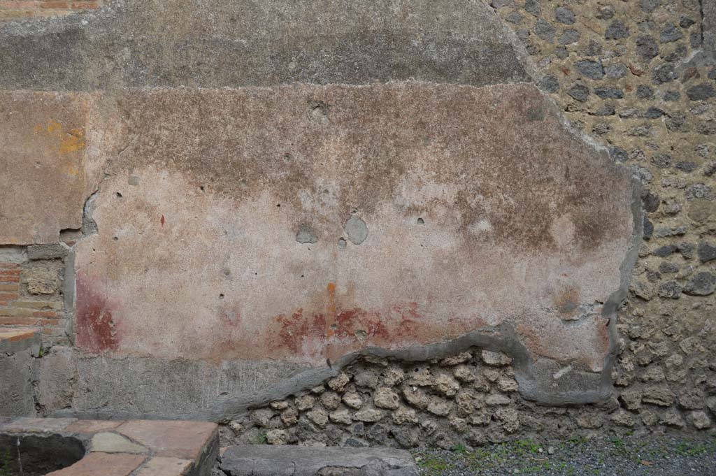 I.4.27 Pompeii. October 2017. Looking towards east wall of bar or sales-room.
Foto Taylor Lauritsen, ERC Grant 681269 D�COR.
