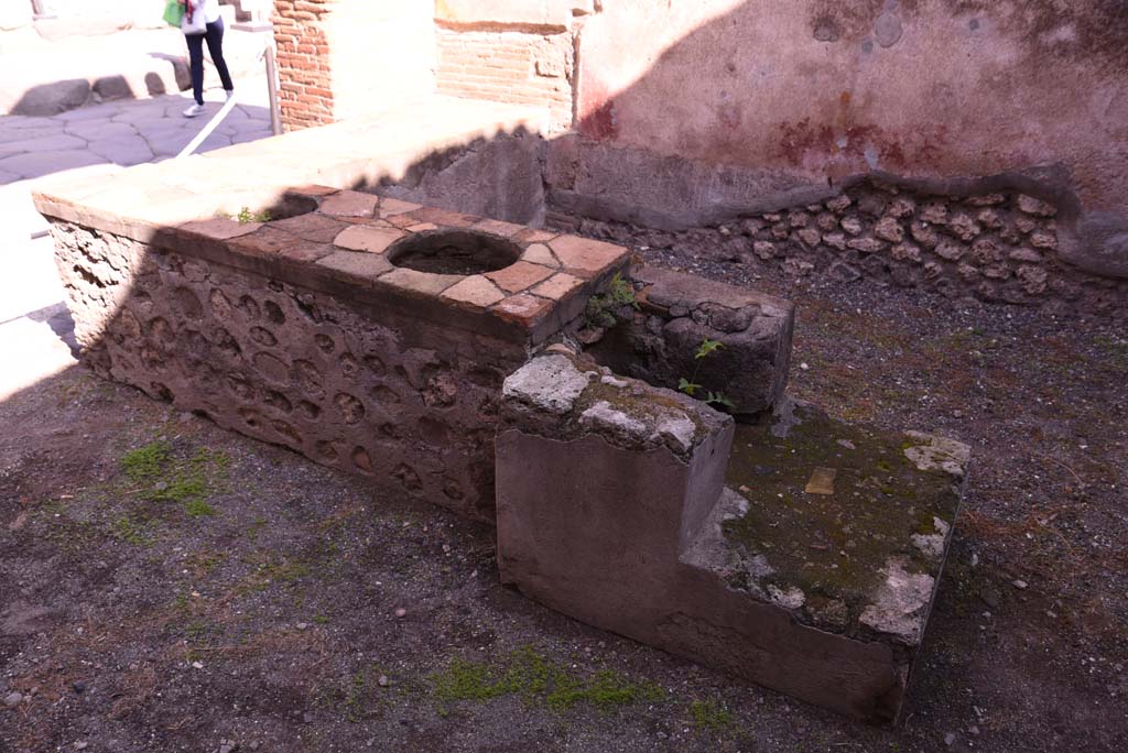 I.4.27 Pompeii. October 2019. Looking north-east to front of bar or sales-room, from rear of hearth. 
Foto Tobias Busen, ERC Grant 681269 D�COR.

