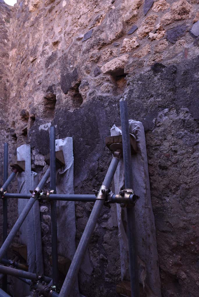 I.4.28 Pompeii. October 2019. Room 65, west wall, looking south.
Foto Tobias Busen, ERC Grant 681269 D�COR.

