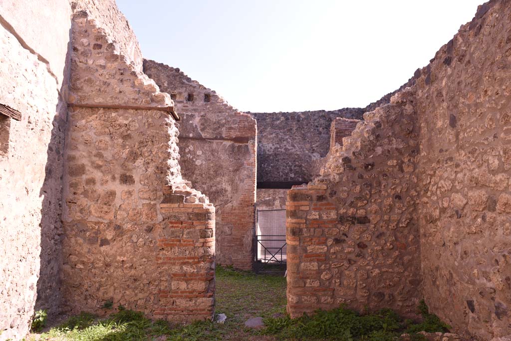 I.4.28 Pompeii. October 2019. Room 27, looking south into room 26.
Foto Tobias Busen, ERC Grant 681269 D�COR.
