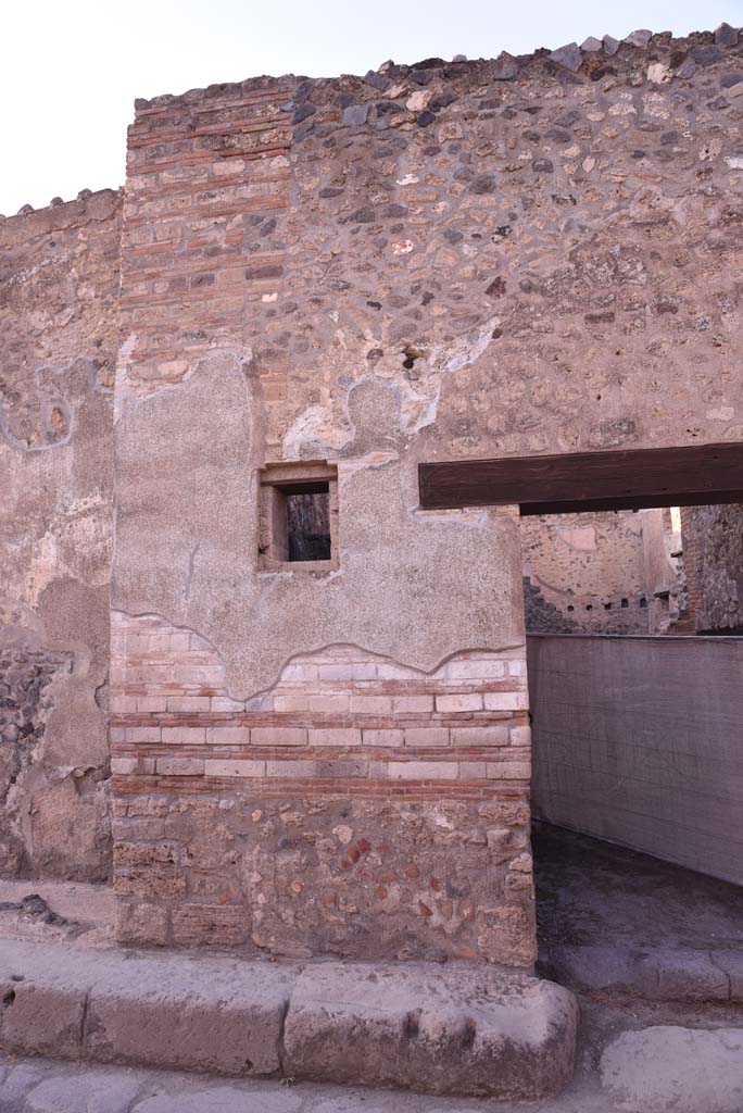 I.4.28 Pompeii. October 2019. Looking towards west (left) front facade.
Foto Tobias Busen, ERC Grant 681269 D�COR.
