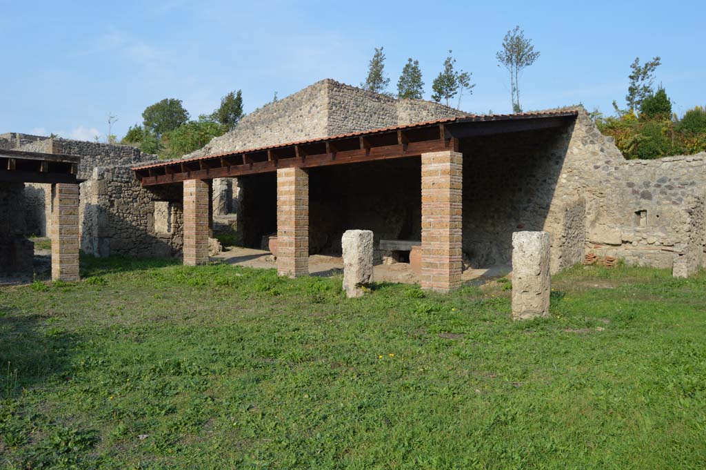 I.5.2 Pompeii. October 2017. Looking north-east across peristyle, towards east side.
Foto Taylor Lauritsen, ERC Grant 681269 DÉCOR.