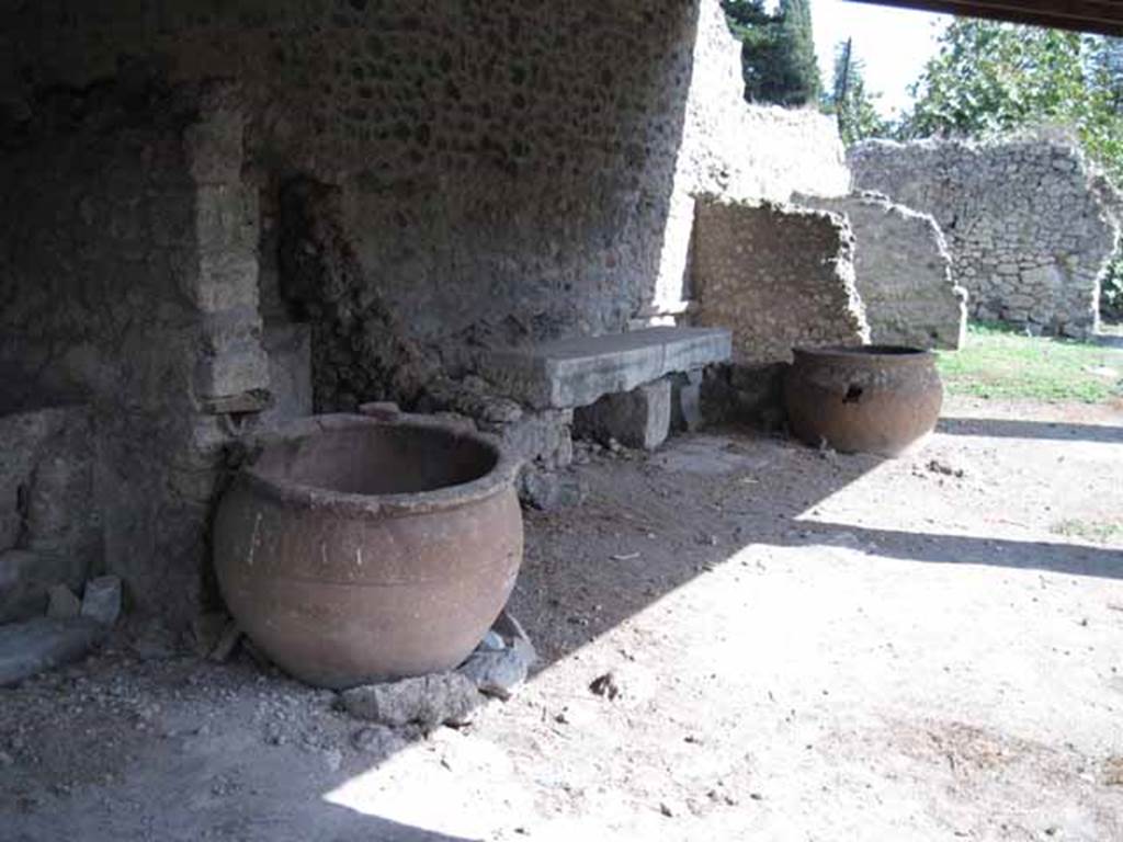 I.5.2 Pompeii. September 2010. Looking south along the east portico.
Photo courtesy of Drew Baker.