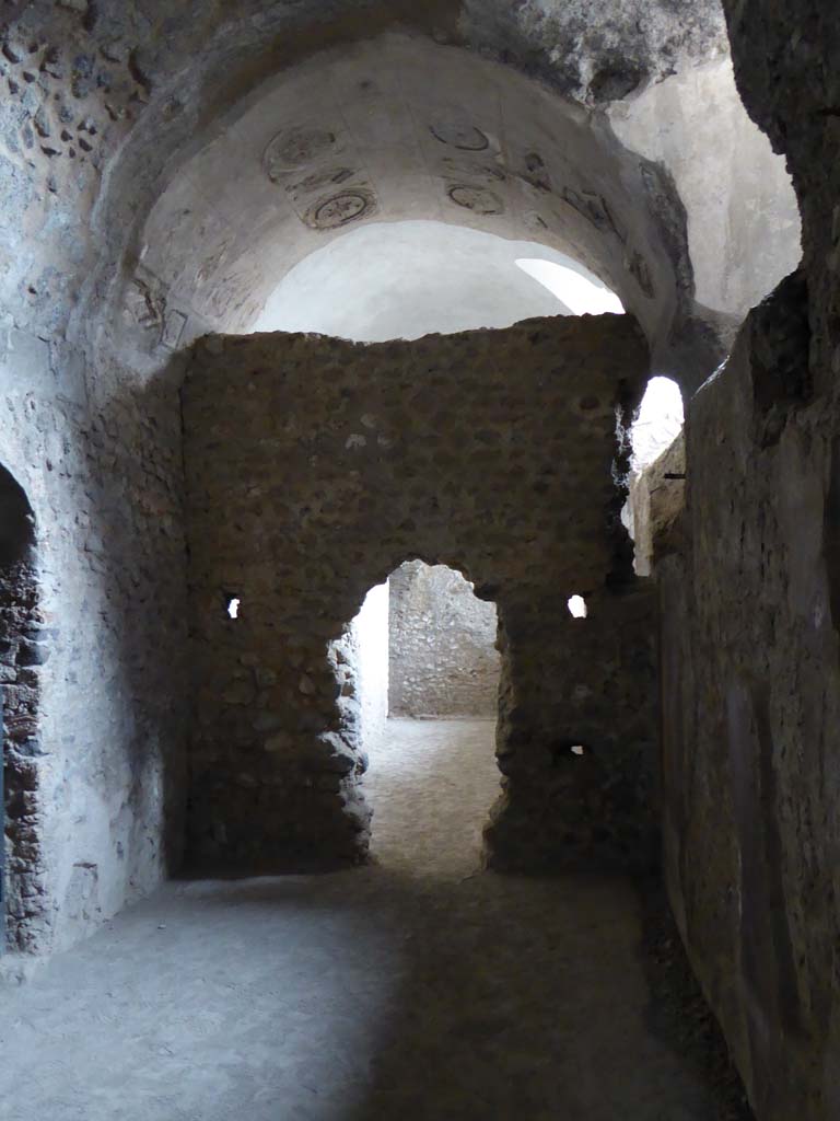 I.6.2 Pompeii. September 2017. 
Looking south towards east wing of cryptoporticus, with small doorway in north-east corner, on left.
Foto Annette Haug, ERC Grant 681269 DÉCOR.
