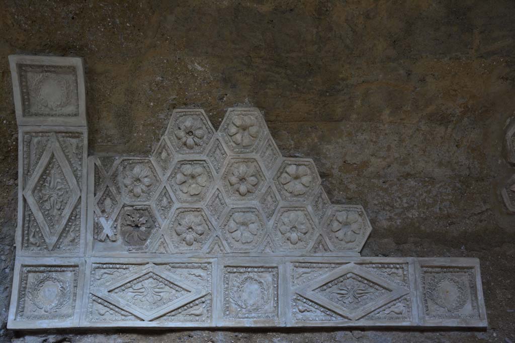 I.6.2 Pompeii. March 2019. Stuccoed vaulted ceiling on north wall of cryptoporticus.
Foto Annette Haug, ERC Grant 681269 DÉCOR.

