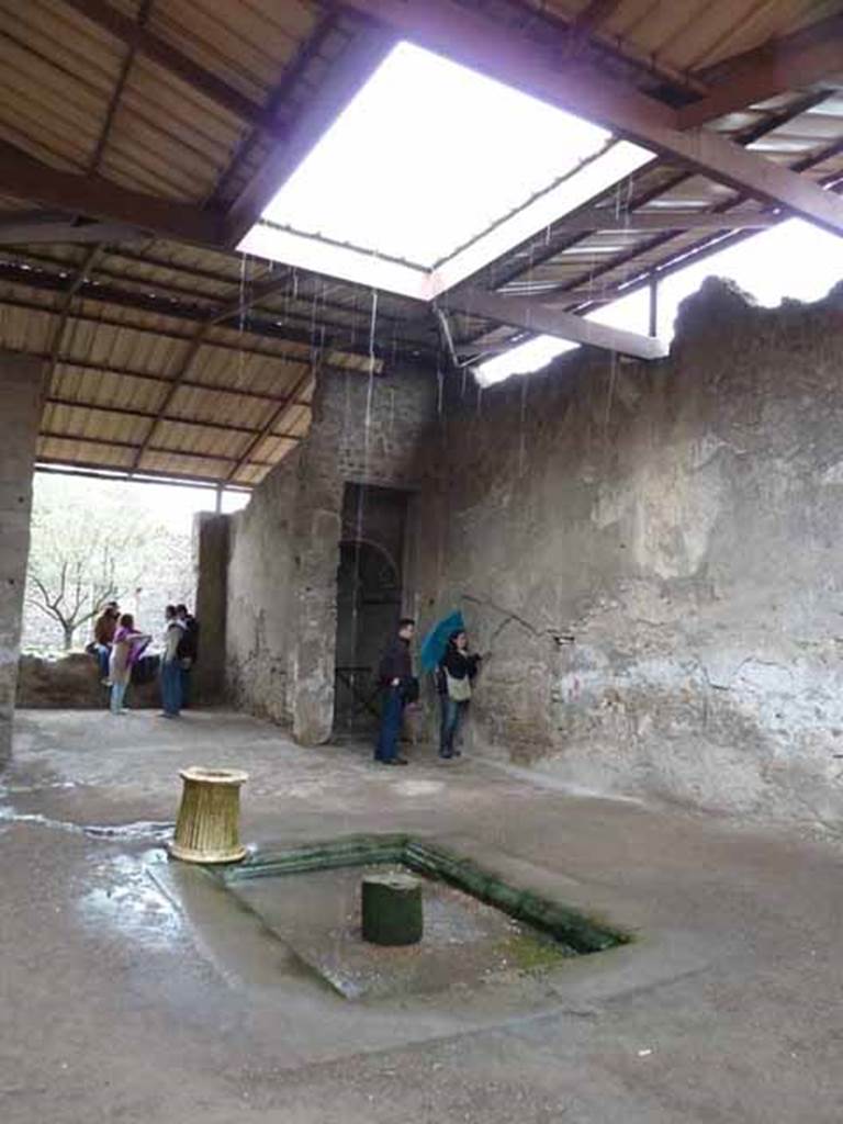 I.6.4 Pompeii. May 2010. Room 1, atrium with compluvium in use. Looking south.