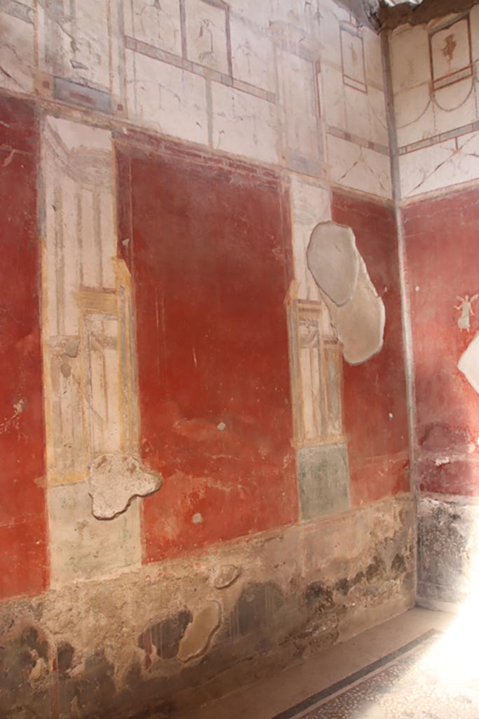 I.6.4 Pompeii. October 2022.
Room 5, looking east along north wall from doorway. Photo courtesy of Klaus Heese.
