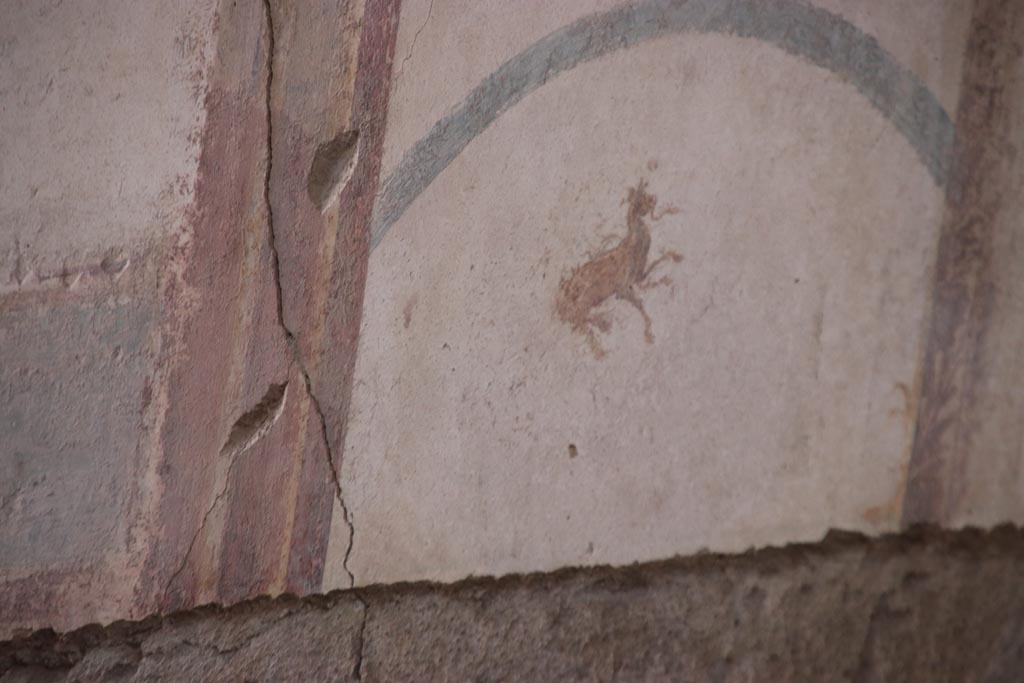 I.6.4 Pompeii. October 2022. Room 6, detail from upper south wall, centre left. Photo courtesy of Klaus Heese.