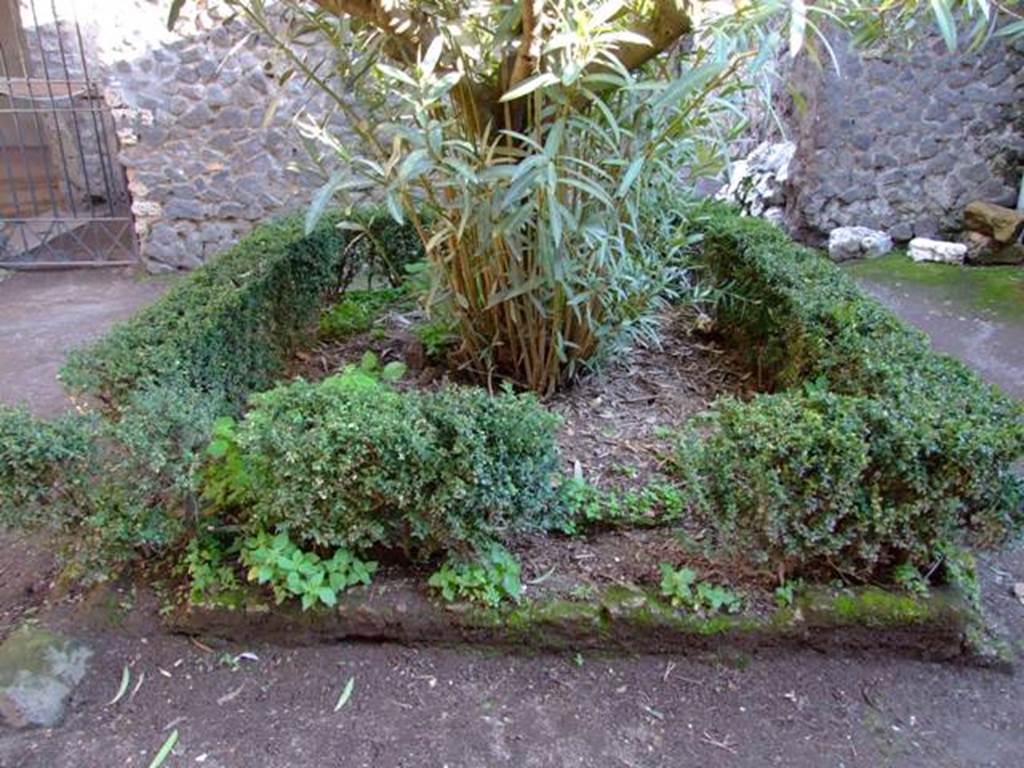 I.6.4 Pompeii. March 2009. Room 9, Small garden area. In the middle 0f the garden was a small pool, enclosed by a double wall. In the space between flowers and plants would have been planted. See Jashemski, W. F., 1993. The Gardens of Pompeii, Volume II: Appendices. New York: Caratzas. (p.35)