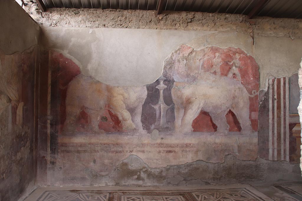 I.6.4 Pompeii. October 2024. Triclinium 11, wall painting of elephants on east wall. Photo courtesy of Klaus Heese.