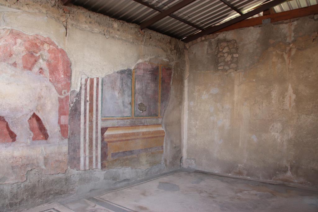 I.6.4 Pompeii. October 2022. Room 11, south-east corner and south wall. Photo courtesy of Klaus Heese.