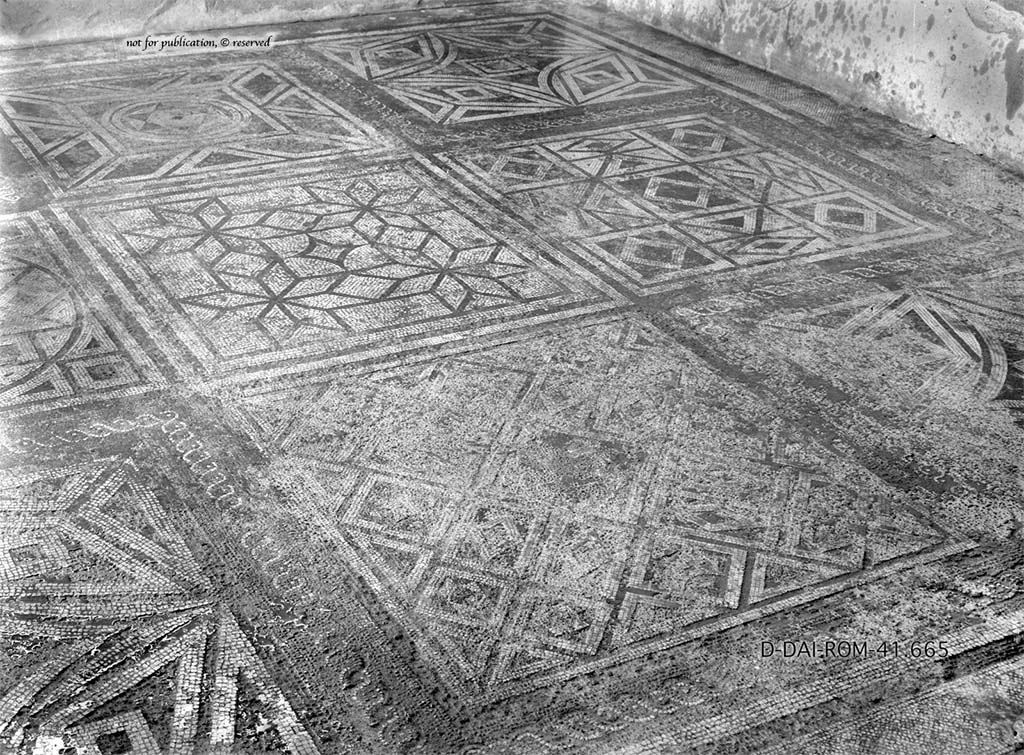 I.6.4 Pompeii. Before 1938. Room 11, mosaic floor.
DAIR 41.665. Photo © Deutsches Archäologisches Institut, Abteilung Rom, Arkiv.
See Pernice, E. 1938. Pavimente und Figürliche Mosaiken: Die Hellenistische Kunst in Pompeji, Band VI. Berlin: de Gruyter, Taf. 25,5.