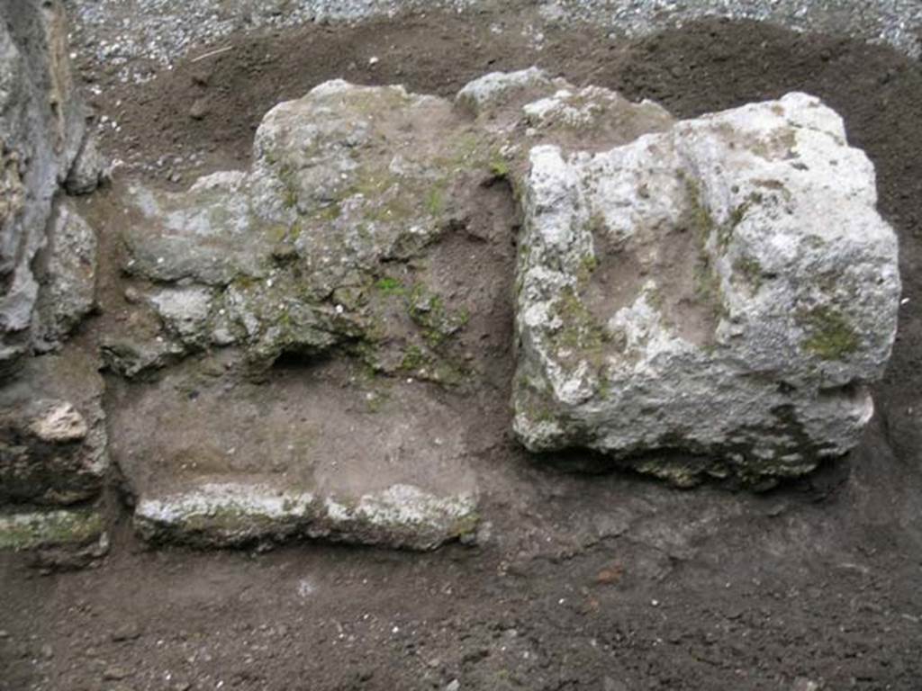 I.6.5 Pompeii. May 2004. Looking towards west side of south end of counter. Photo courtesy of Nicolas Monteix.
