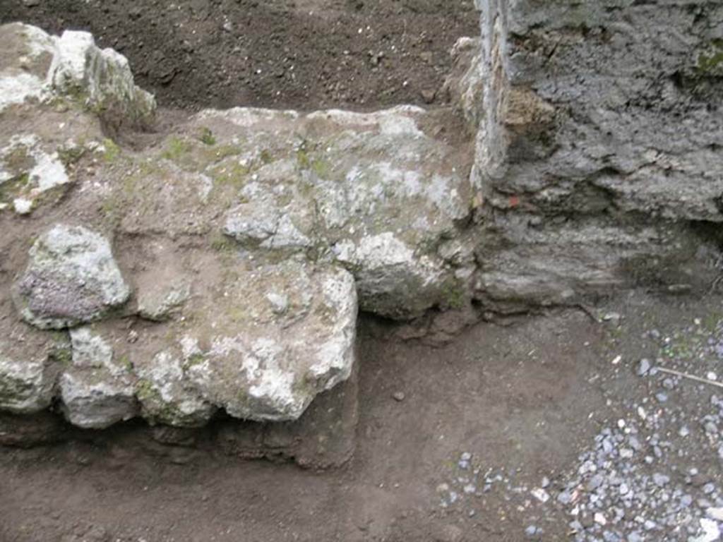 I.6.5 Pompeii. May 2004. Detail from east side of south end of counter. Photo courtesy of Nicolas Monteix.