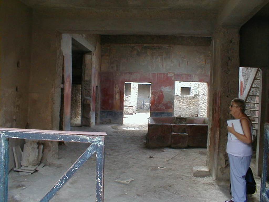 I.6.7 Pompeii. September 2004. Looking south from vestibule to atrium.