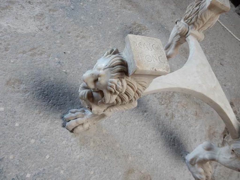 I.6.11 Pompeii. May 2017. On top of the first table leg is P(VBLIVS) CASCA LONG(INVS).
Photo courtesy of Buzz Ferebee.