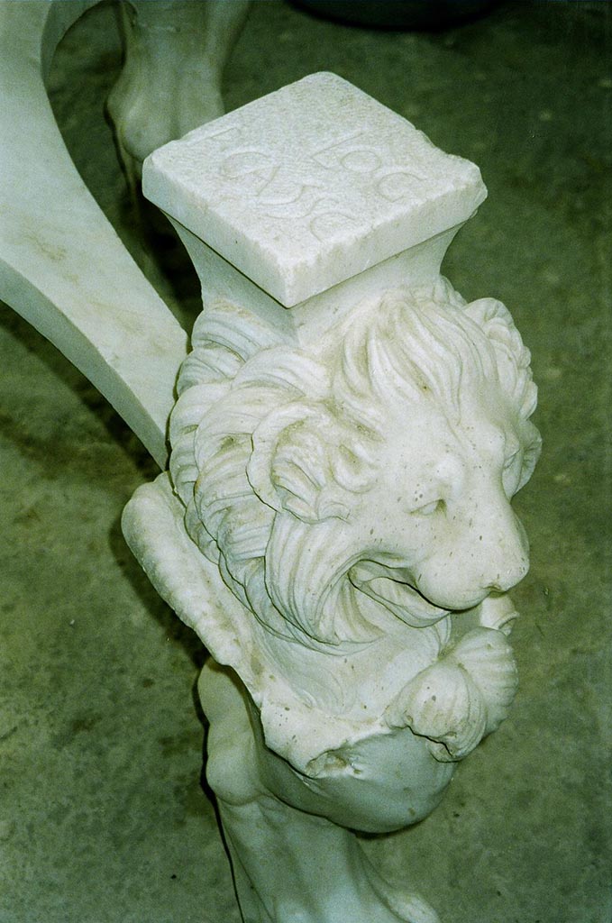 I.6.11 Pompeii. June 2010. On the top of the third table leg is LO(N)G(INVS) P(VBLIVS) CASSC(A).
See Della Corte, M., 1965. Case ed Abitanti di Pompei. Napoli: Fausto Fiorentino. (p. 285)
Photo courtesy of Rick Bauer.