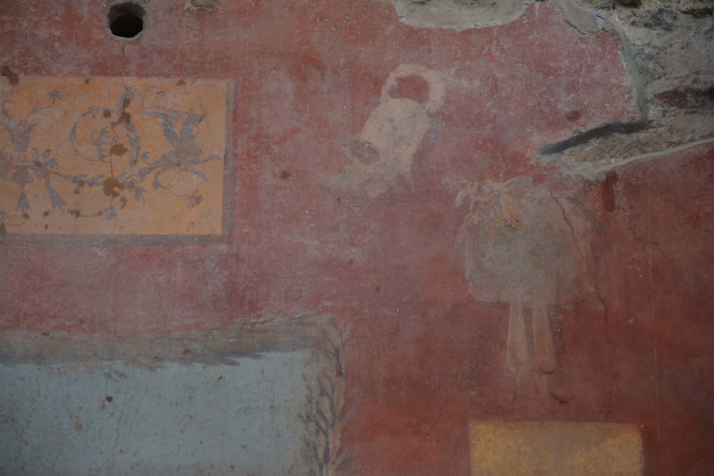I.6.15 Pompeii. March 2019. Room 9, detail from upper east end of north wall of small garden.
Foto Annette Haug, ERC Grant 681269 DÉCOR