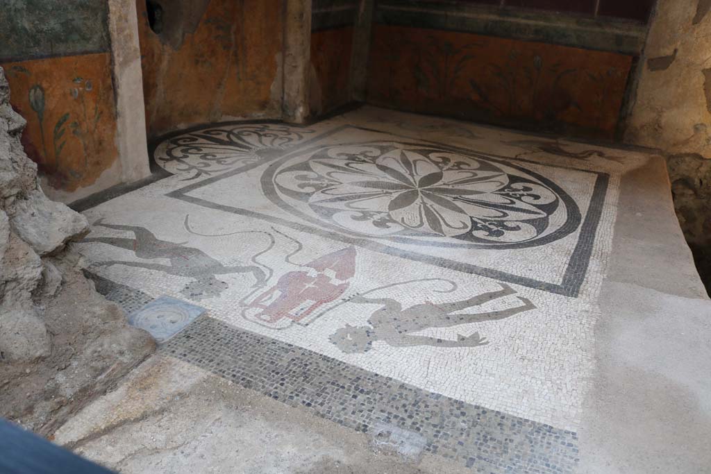 I.6.16 Pompeii. December 2018. Looking east across mosaic paving. Photo courtesy of Aude Durand.