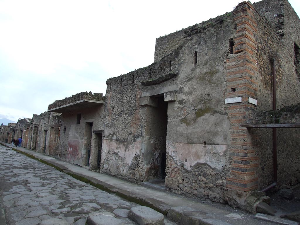 I.7.1 Pompeii. December 2006. Entrance. Looking east along Via dell� Abbondanza.