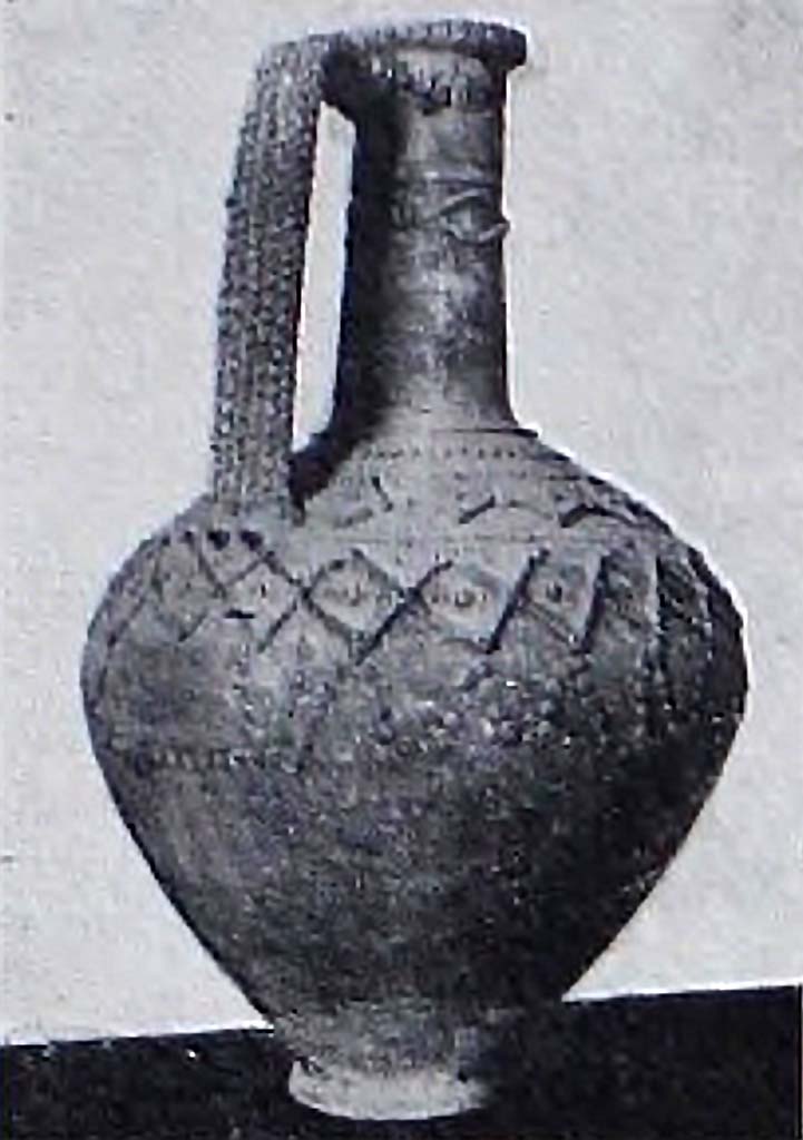 I.7.2 Pompeii. Large terracotta decorated vase, height 0.68m.
This was found, along with other objects, in the room under the stairs.
Under the handle, and written into the fresh clay, was the inscription P Corneli Corinti servos fecit (see below).
See Notizie degli Scavi di Antichit�, 1927, (p. 12, fig. 4).
