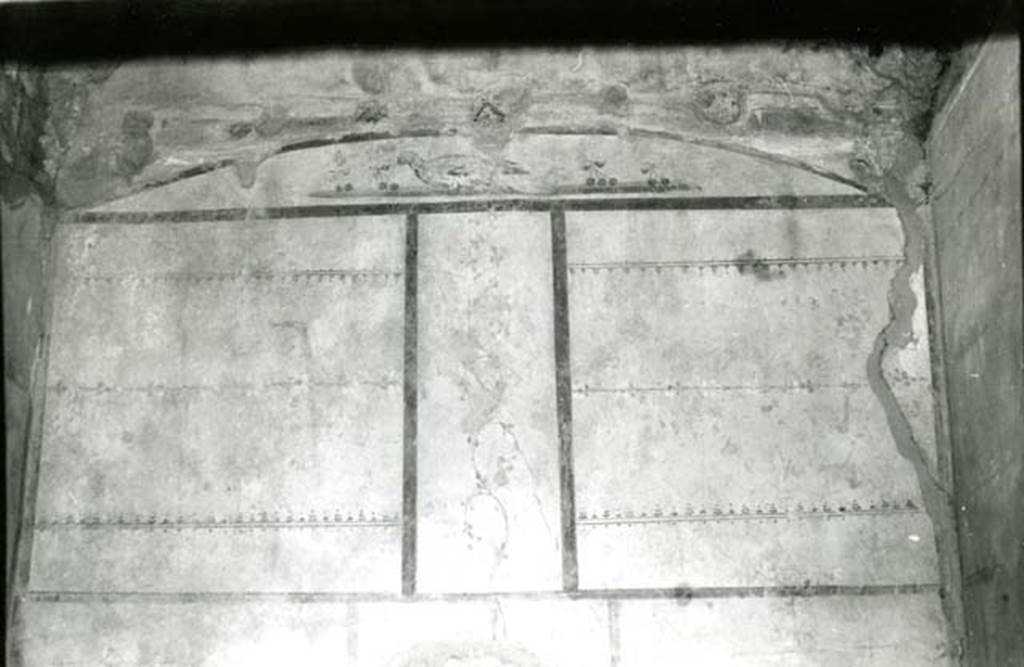 I.7.3 Pompeii. 1975. Domus of M. Fabius Amandus, room SW of court, S wall.  Photo courtesy of Anne Laidlaw.
American Academy in Rome, Photographic Archive. Laidlaw collection _P_75_5_32. 
