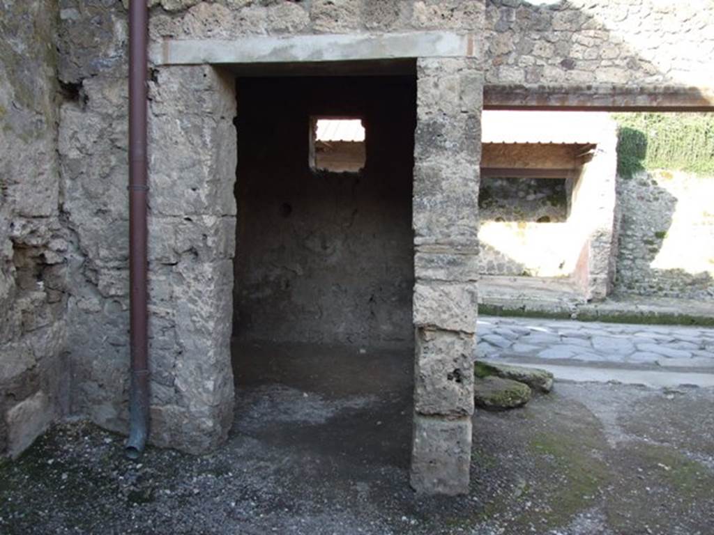 I.7.4 Pompeii. December 2007. Doorway to small room in north-west corner.
According to Eschebach, this small room had a hearth and tripod, together with a small window onto the street. There was also a larger window onto the entrance area. See Eschebach, L., 1993. Geb�udeverzeichnis und Stadtplan der antiken Stadt Pompeji. K�ln: B�hlau. (p.38)

