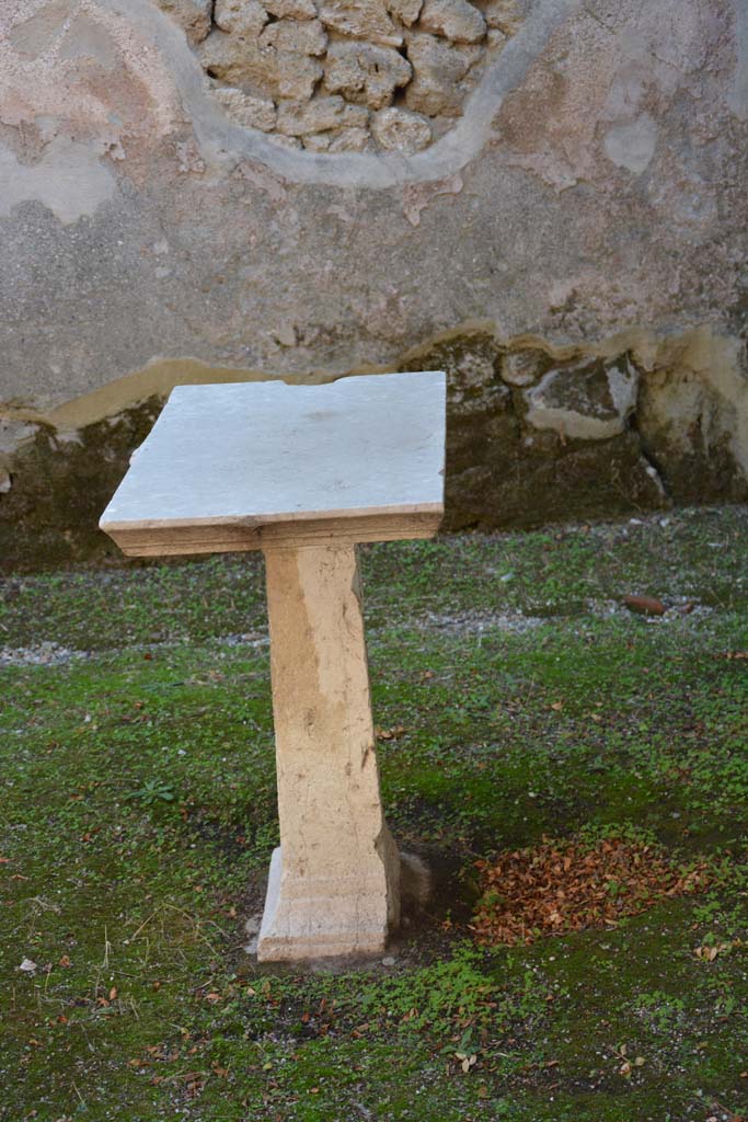 I.7.7 Pompeii. October 2019. Looking south towards marble table in garden area.
Foto Annette Haug, ERC Grant 681269 DÉCOR
