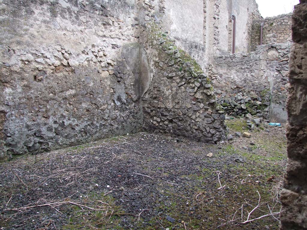 I.7.7 Pompeii. December 2006. Looking north across triclinium, on west side of garden area, into kitchen.