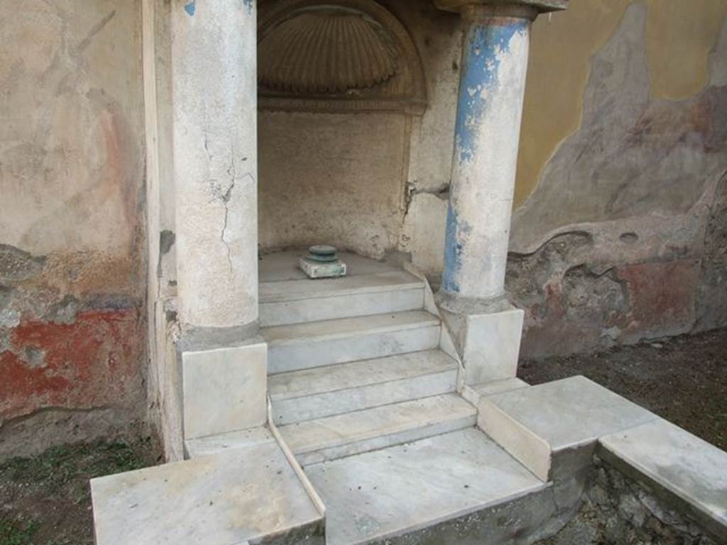 I.7.12 Pompeii. December 2006. Nymphaeum and marble cascade.
According to PPM, in the 1925 excavation photograph, the steps of the cascade appear bare of marble revetment, removed by the ancient tunnellers.
See Carratelli, G. P., 1990-2003. Pompei: Pitture e Mosaici: Vol. I. Roma: Istituto della enciclopedia italiana, p. 708.