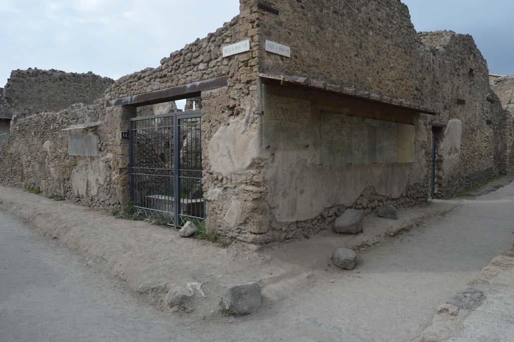 I.7.14 Pompeii. October 2017. 
Looking north-west to entrance from junction of Via di Castricio, on left, and Vicolo dell�Efebo, on right.
Foto Taylor Lauritsen, ERC Grant 681269 D�COR.
