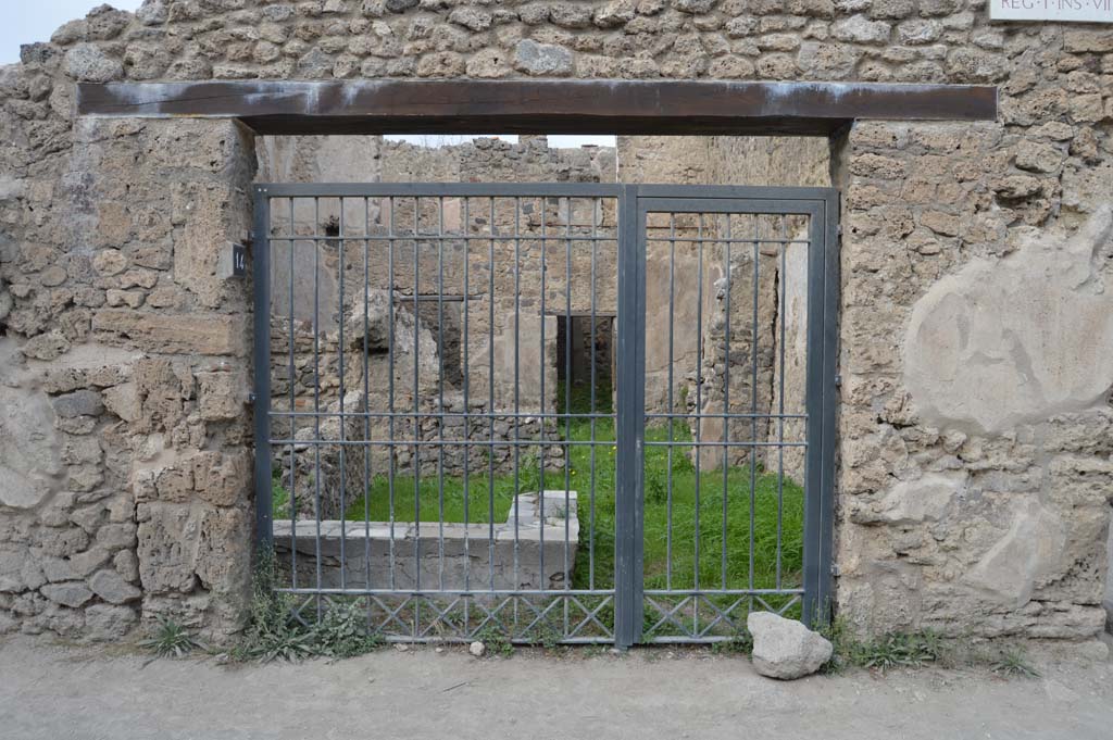 I.7.14 Pompeii. October 2017. Looking north to entrance doorway.
Foto Taylor Lauritsen, ERC Grant 681269 D�COR.
