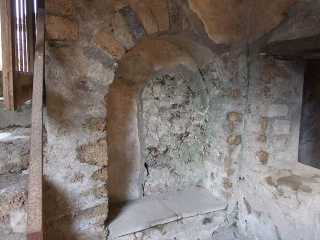 I.7.19 Pompeii. December 2006. North wall of garden area, lower niche on east side of steps to I.7.12. According to Boyce, in the north wall are two arched niches at different levels. The lower is the larger and has a slab of marble as its floor. See Boyce G. K., 1937. Corpus of the Lararia of Pompeii. Rome: MAAR 14. (p.26, no.42)
