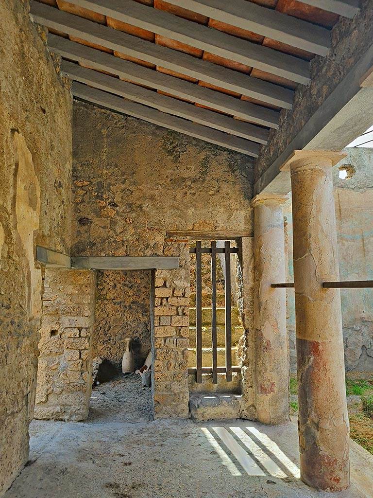 I.7.19 Pompeii. Pompeii. September 2024. 
Small room and steps in south-east corner of garden area. Photo courtesy of Giuseppe Ciaramella.

