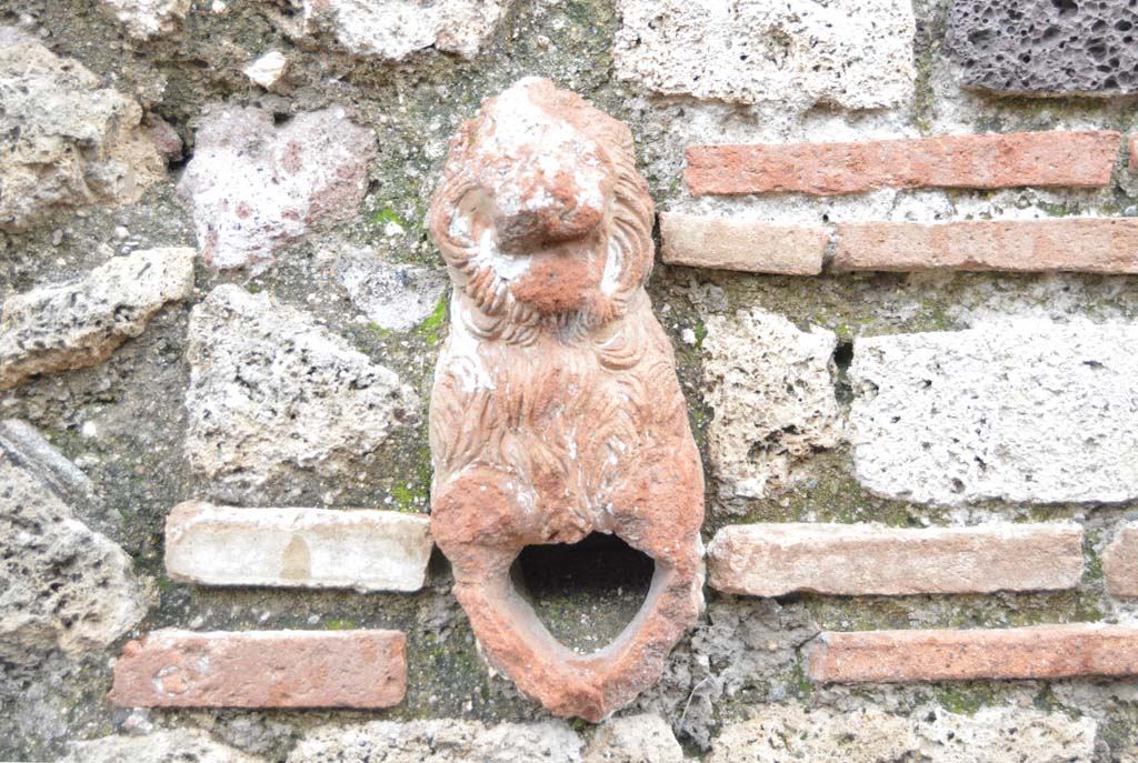 I.7.20 Pompeii. March 2018. Detail of terracotta water-spout in upper wall.
Foto Taylor Lauritsen, ERC Grant 681269 D�COR.
